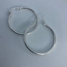 Load image into Gallery viewer, Silver Round Wire Hoop Earrings

